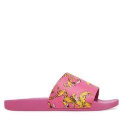 Klapki Versace Jeans Couture. Czerwone klapki damskie Versace Jeans Couture, bez wzorów, z jeansu, bez obcasa. Za 229.99 zł.
