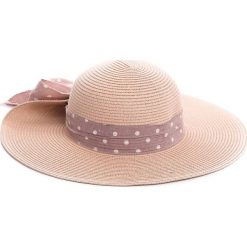Różowy Kapelusz Quiet As. Czerwone kapelusze damskie Born2be, bez wzorów. Za 49.99 zł.