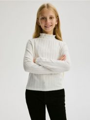 Koszulka z wiskozą - złamana biel. Koszulki dziewczęce Reserved, bez wzorów, z dzianiny, bez ramiączek. W wyprzedaży za 39.99 zł.