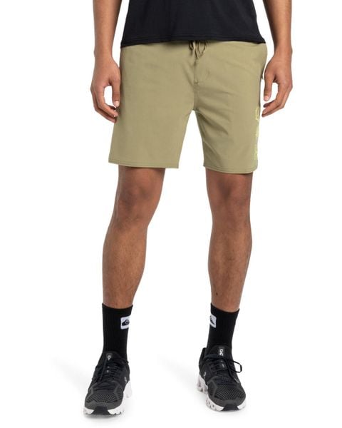Szorty treningowe dla Mężczyzn OMNI TRAINING 17" Beżowy. Brązowe szorty męskie Quiksilver, z elastanu, bez kołnierzyka. Za 265.45 zł.