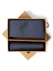 Finshley & Harding London krawat i poszetka z jedwabiu Mężczyźni Jedwab (100%) niebieski, ONE SIZE. Niebieskie krawaty i muchy męskie Finshley & Harding London, bez wzorów, z jedwabiu, eleganckie. Za 199.95 zł.