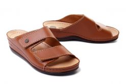 DR. BRINKMANN 702793-2 natur, klapki profilaktyczne damskie. Brązowe klapki damskie Dr. Brinkmann, bez wzorów, ze skóry, bez obcasa. Za 329.90 zł.