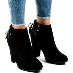 Czarne zamszowe botki na słupku JA75. Czarne botki damskie ButyModne, z zamszu, eleganckie, bez obcasa, na obcasie, bez zapięcia. Za 89.00 zł.