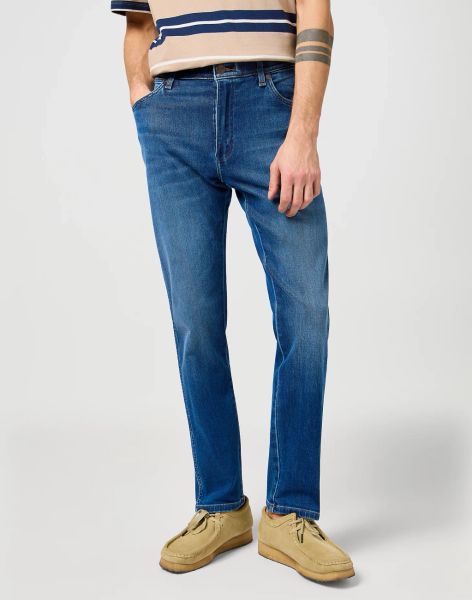 MESKIE SPODNIE WRANGLER RIVER OUTLAW 112362414. Spodnie materiałowe męskie Wrangler, bez wzorów, z jeansu. Za 219.99 zł.