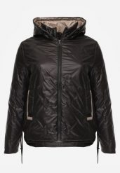 Czarna Pikowana Kurtka z Odpinanym Kapturem i Dłuższym Tyłem Harmenope. Czarne kurtki damskie Born2be, plus size, bez wzorów, z jeansu. Za 139.99 zł.