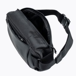 Torba nerka Activ Mblty Messenger. Czarne torebki klasyczne damskie KALENJI, bez wzorów, bez dodatków. W wyprzedaży za 49.99 zł.