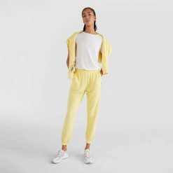Koszulka sportowa damska O'neill Essentials. Białe bluzki sportowe damskie O'neill, l, z bawełny, bez kołnierzyka, bez ramiączek. Za 138.99 zł.