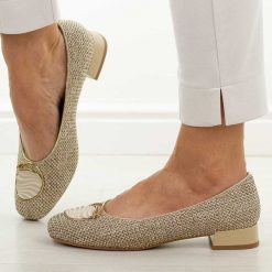 Beżowe breid czółenka damskie M.Daszyński Sa268-8. Brązowe czółenka damskie M.Daszyński, z aplikacjami, ze skóry, bez obcasa, na obcasie. Za 189.00 zł.