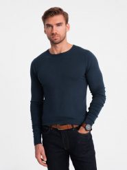 Klasyczny męski sweter z wiskozą BASIC z okrągłym dekoltem – granatowy V9 - Rozmiar: L. Niebieskie swetry męskie Ombre Clothing, l, bez wzorów, z wiskozy, bez kołnierzyka. W wyprzedaży za 89.99 zł.