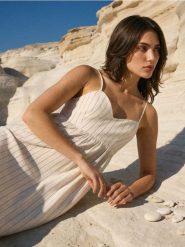 Sukienka maxi na ramiączkach z wiskozą i domieszką lnu - wielobarwny. Sukienki damskie Sinsay, l, bez wzorów, z wiskozy, bez kołnierzyka, bez ramiączek, maxi. Za 59.99 zł.