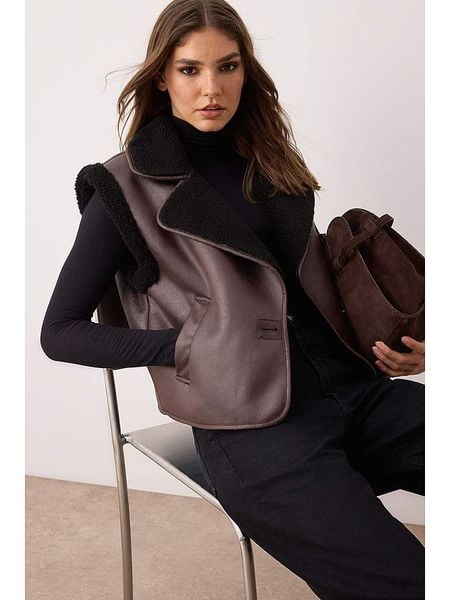 Trendyol Kamizelka pluszowa w kolorze ciemnobrązowym rozmiar: L. Brązowe kamizelki damskie Trendyol, l, ze skóry. Za 117.73 zł.