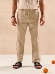 Spodnie straight fit - beżowy. Brązowe spodnie materiałowe damskie Sinsay, bez wzorów. W wyprzedaży za 39.99 zł.
