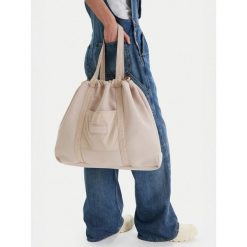 Torebka Hunter. Brązowe torebki klasyczne damskie Hunter, bez wzorów, bez dodatków. Za 149.99 zł.