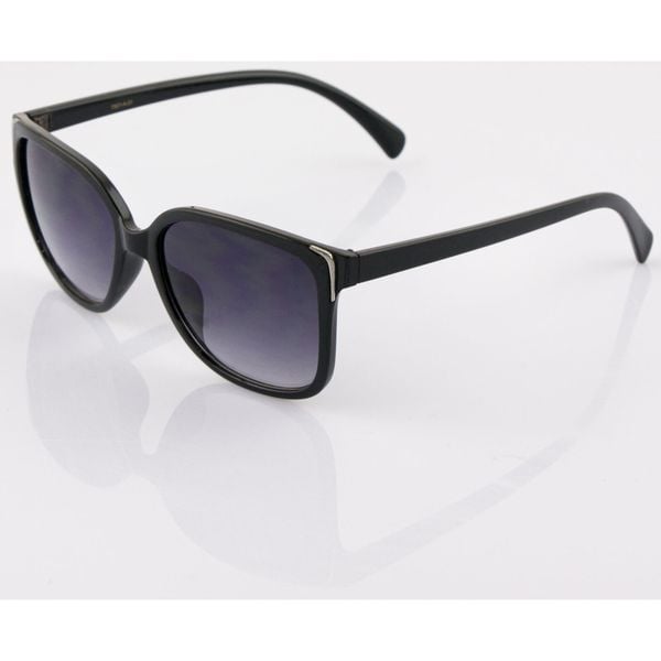 Stylowe Okulary Przeciwsłoneczne Basley z Ochroną UV. Brązowe okulary przeciwsłoneczne damskie OCEAN SUNGLASSES. Za 129.99 zł.