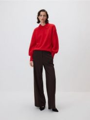 Sweter z kołnierzykiem - czerwony. Czerwone swetry klasyczne damskie Reserved, l, z dzianiny, bez kołnierzyka. Za 129.99 zł.