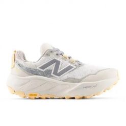 Buty do biegania damskie New Balance Hierro. Białe obuwie do biegania damskie New Balance, do biegania. Za 991.00 zł.
