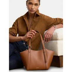 Torebka LAUREN RALPH LAUREN. Brązowe torebki klasyczne damskie Lauren Ralph Lauren, bez wzorów, bez dodatków. Za 1,599.00 zł.