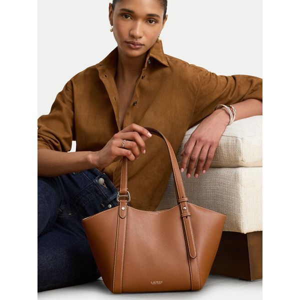 Torebka LAUREN RALPH LAUREN. Brązowe torebki klasyczne damskie Lauren Ralph Lauren, bez wzorów, bez dodatków. Za 1,599.00 zł.