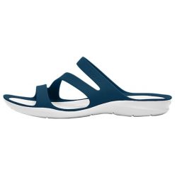 Crocs Damskie sandały Swiftwater Sandal. Niebieskie sandały damskie Crocs, bez wzorów, bez obcasa. Za 179.95 zł.