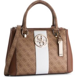 Torebka GUESS - Bluebelle (SG) HWSG74 02060 BRO. Brązowe torebki klasyczne damskie Guess, z aplikacjami, ze skóry ekologicznej, bez dodatków. Za 679.00 zł.