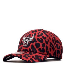Czapka z daszkiem Mitchell & Ness NBA Chicago Bulls 6LUOMM20061-CBURED1. Czerwone czapki męskie Mitchell & Ness, bez wzorów, sportowe. Za 89.00 zł.