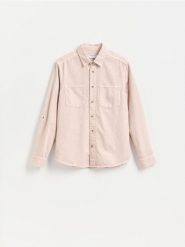 Jeansowa koszula regular fit - różowy. Czerwone koszule męskie Reserved, l, bez wzorów, z denimu, bez kołnierzyka, bez ramiączek. Za 119.99 zł.