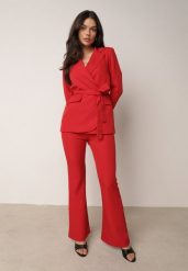 Czerwony Komplet Garniturowy Marynarka z Wiązanym Paskiem i Spodnie Falloria. Czerwone marynarki i żakiety damskie Born2be, bez wzorów. Za 219.99 zł.