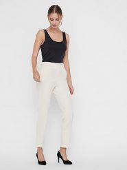 Vero Moda Spodnie w kolorze kremowym rozmiar: M/L30. Brązowe spodnie materiałowe damskie Vero Moda, bez wzorów, z materiału, z podwyższonym stanem. Za 105.45 zł.