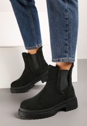Czarne Botki Typu Sztyblety z Ekozamszu z Ozdobnymi Wstawkami z Futerka Iliara. Czarne botki damskie Renee, na zimę, z jeansu, eleganckie, bez obcasa, na obcasie, bez zapięcia. Za 109.99 zł.