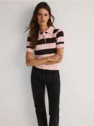 Sweter polo z wiskozą - pastelowy róż. Czerwone swetry klasyczne damskie Reserved, l, z dzianiny, bez kołnierzyka. W wyprzedaży za 79.99 zł.