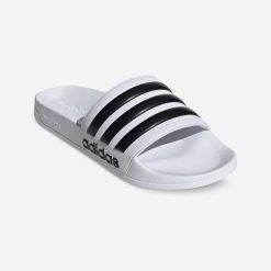 Klapki basenowe Adidas Adilette Shower. Białe klapki damskie Adidas, bez wzorów, bez obcasa. Za 99.99 zł.