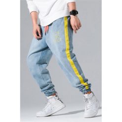 Męskie jeansy BASIL BLUE. Niebieskie jeansy męskie Męskie jeansy BASIL BLUE. W wyprzedaży za 119.00 zł.