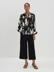 Someday Bluzka "Zerlian" w kolorze czarno-białym rozmiar: 38. Czarne bluzki damskie Someday, bez wzorów, bez kołnierzyka, bez ramiączek. Za 173.99 zł.