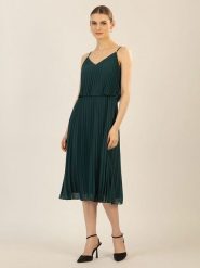 APART Sukienka w kolorze ciemnozielonym rozmiar: 38. Zielone sukienki damskie Apart, bez wzorów, bez kołnierzyka, bez ramiączek, midi. Za 217.99 zł.