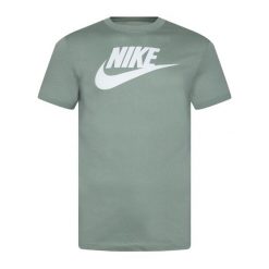 Koszulka męska Nike Sportswear. Zielone t-shirty sportowe męskie Nike, m, z bawełny, bez ramiączek, na fitness i siłownię. Za 119.99 zł.