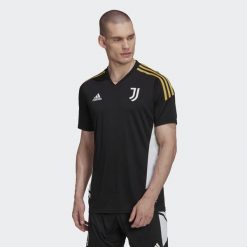 Koszulka Mężczyzna Adidas Entraînement Juventus 2223 czarny. Czarne t-shirty sportowe męskie Adidas, m, z materiału, bez ramiączek, do piłki nożnej. Za 231.25 zł.