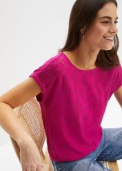 T-shirt z ażurowym haftem. Czerwone t-shirty damskie bonprix, w ażurowe wzory, bez kołnierzyka. Za 79.99 zł.