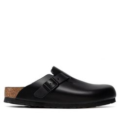 Klapki Birkenstock. Czarne klapki damskie Birkenstock, bez wzorów, bez obcasa. Za 459.99 zł.