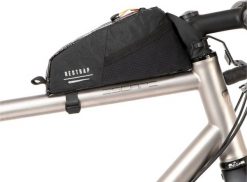 Torba na rurę podsiodłową Bagagerievelo Race Top Tube Bag - Short RESTRAP. Czarne torebki klasyczne damskie RESTRAP, bez wzorów, z materiału, bez dodatków. Za 335.05 zł.