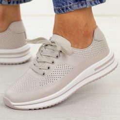 Beżowe ażurowe skórzane półbuty damskie Filippo Dp7608/26. Brązowe półbuty damskie Filippo, w ażurowe wzory, z jeansu, casualowe, z okrągłym noskiem, bez obcasa, na płaskiej podeszwie. Za 219.00 zł.