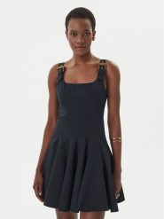 Versace Jeans Couture Sukienka codzienna 80HAO909 N0715 Czarny Slim Fit. Czarne sukienki damskie Versace Jeans Couture, na co dzień, bez wzorów, z bawełny, bez kołnierzyka, bez ramiączek, proste. Za 2,119.00 zł.