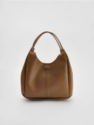 Torebka hobo - beżowy. Brązowe torebki klasyczne damskie Reserved, bez wzorów, ze skóry, bez dodatków. Za 159.99 zł.