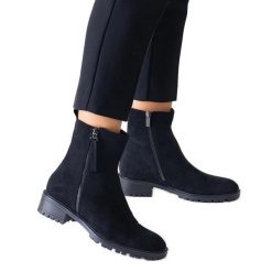Czarne wysokie botki na platformie eko-zamsz Zahra. Czarne botki damskie na jesień, z materiału, eleganckie, bez obcasa, na platformie, bez zapięcia. Za 135.07 zł.