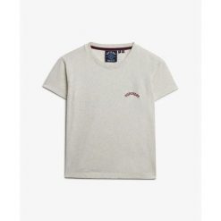 T-shirt dopasowany z logo dla kobiet Superdry Essential. Białe t-shirty damskie Superdry., bez wzorów, bez kołnierzyka. W wyprzedaży za 113.10 zł.