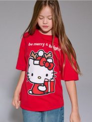 Bawełniana koszulka z nadrukiem Hello Kitty - czerwony. Czerwone koszulki dziewczęce Sinsay, l, bez wzorów, z bawełny, bez ramiączek. Za 17.99 zł.