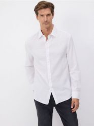 Strukturalna koszula regular fit - biały. Białe koszule męskie Reserved, l, bez wzorów, z bawełny, bez kołnierzyka, bez ramiączek. Za 119.99 zł.