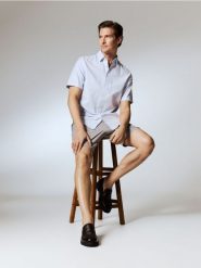 Elegancka koszula regular fit - jasnoniebieski. Niebieskie koszule męskie Reserved, l, bez wzorów, z bawełny, bez kołnierzyka, bez ramiączek. Za 99.99 zł.