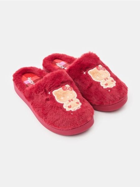 Kapcie z futerkiem i haftem Hello Kitty - bordowy. Czerwone kapcie damskie Sinsay. Za 29.99 zł.