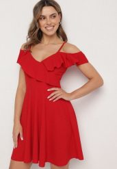 Czerwona Sukienka Rozkloszowana na Ramiączkach z Falbankami Polauri. Czerwone sukienki damskie Born2be, na co dzień, s, bez wzorów, eleganckie, bez kołnierzyka, bez ramiączek, mini, rozkloszowane. W wyprzedaży za 79.99 zł.
