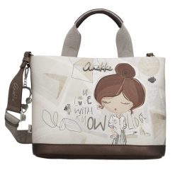 Torebka damska Anekke, z dekoracyjnym nadrukiem i metalowym logo z podwójną rączką oraz regulowanym paskiem zapinana na zamek, brązowa, 42801-222. Brązowe listonoszki damskie Anekke, bez wzorów, z nadrukiem, bez dodatków. Za 389.00 zł.